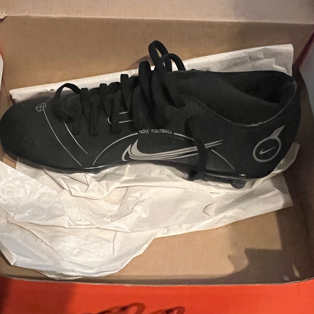 Nwt Superfly 8 Club FG/MG Nike Soccer Cleats Size 5.5 men. 7 women.